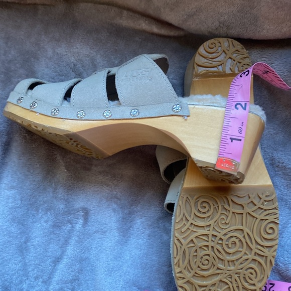UGG wooden platforms. Sandal - Picture 12 of 12